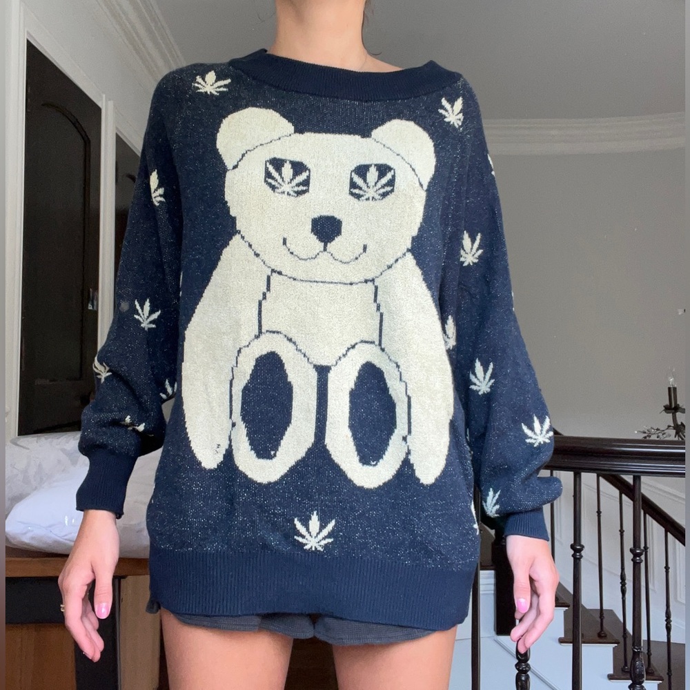 UO TEDDY WEED LEAF SWEATER